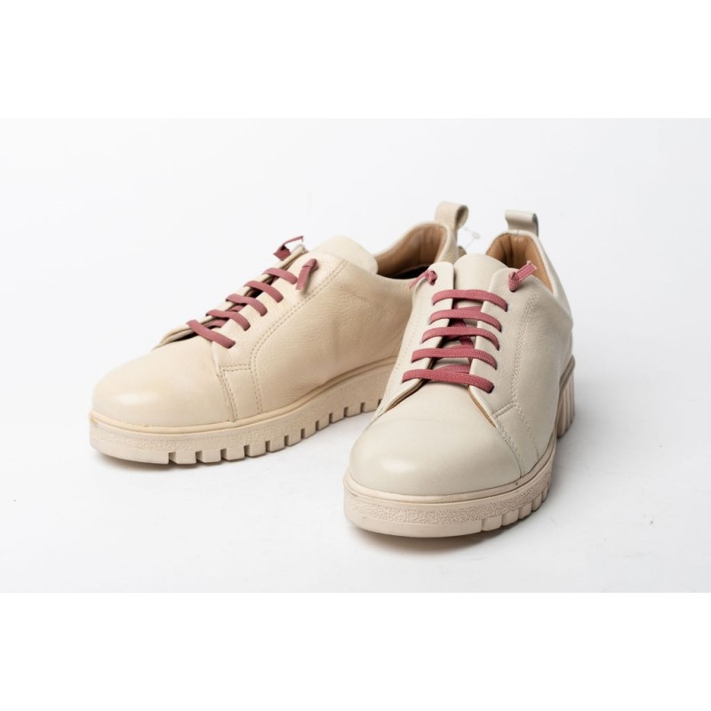 Zapatillas de mujer en piel color beige | Carmina Jhilton